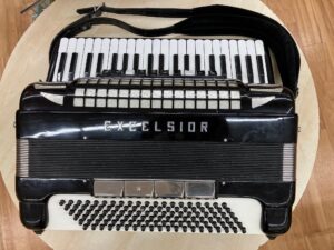 中古アコーディオン エキセルシャー Mod.911